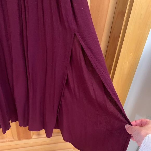 Women’s Midi Dress with V Neck & Back - Picture 6 of 9